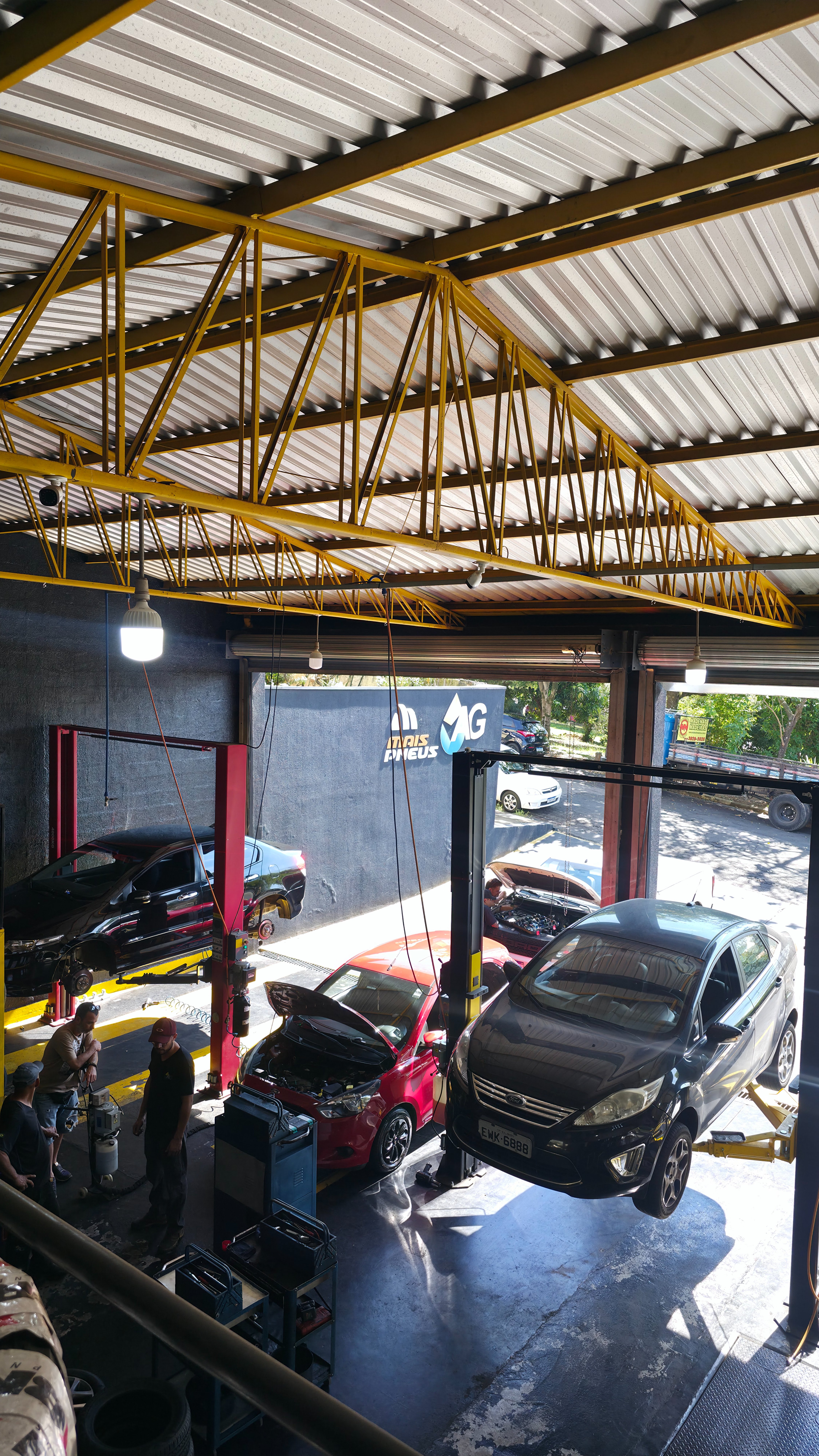 Elevadores e estrutura da oficina AG Auto Center